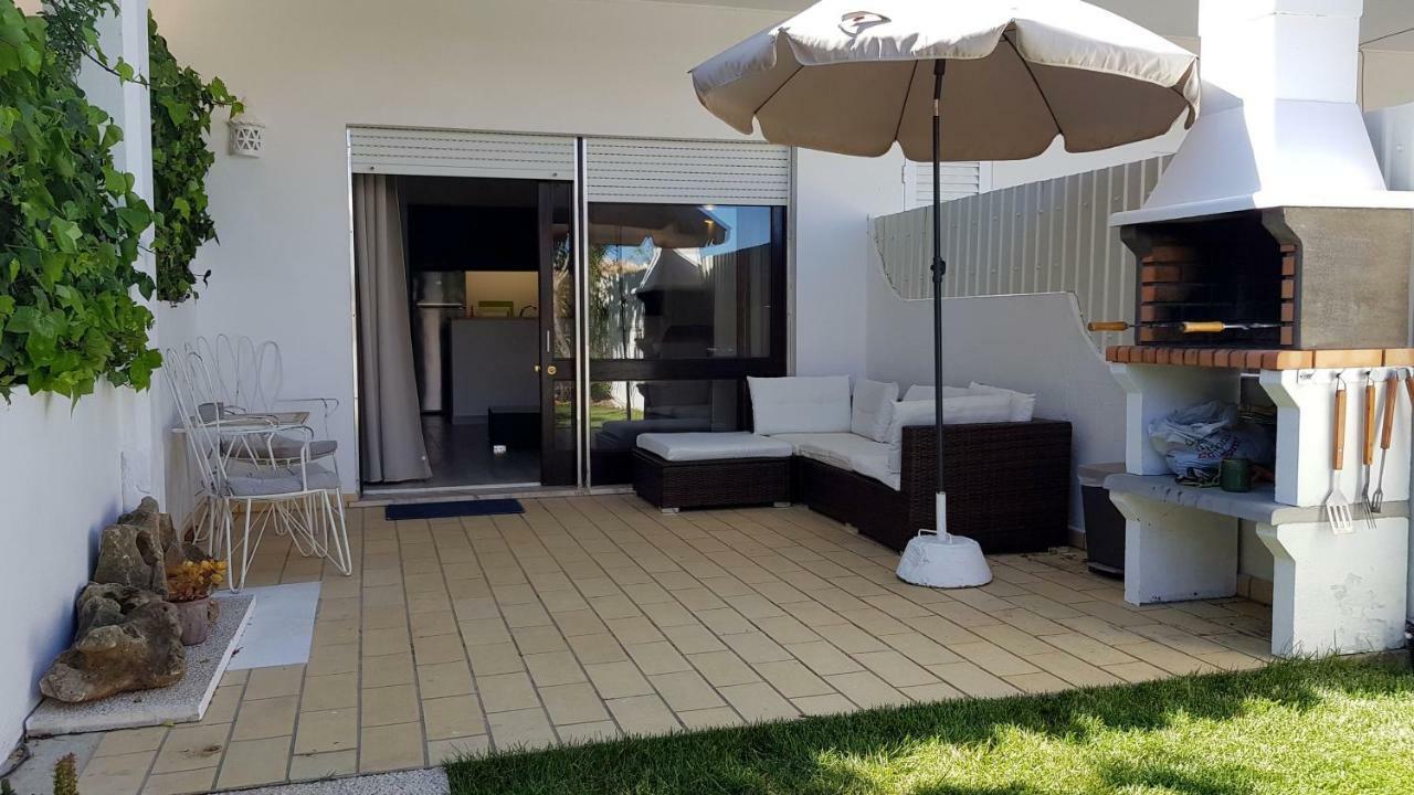 אלבופיירה Magnific Studio With A Cozy Garden, 5 Minutes To The Beach מראה חיצוני תמונה