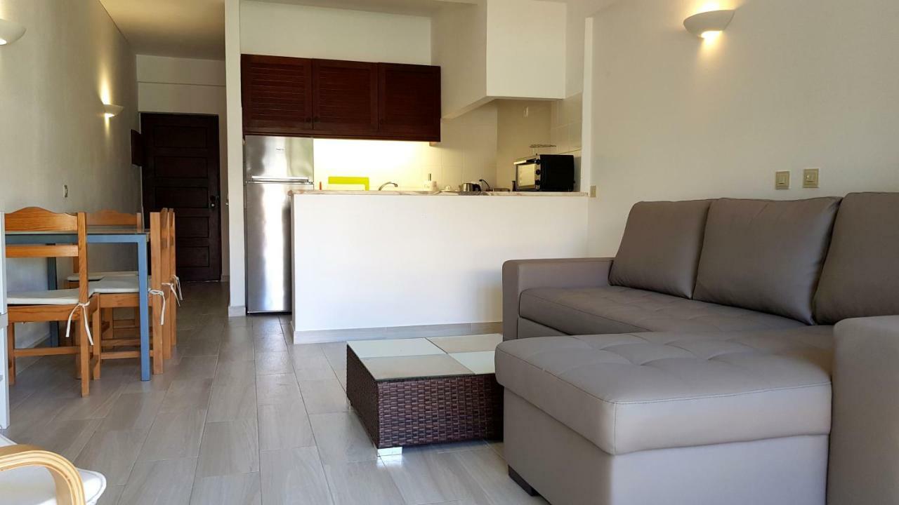 אלבופיירה Magnific Studio With A Cozy Garden, 5 Minutes To The Beach מראה חיצוני תמונה